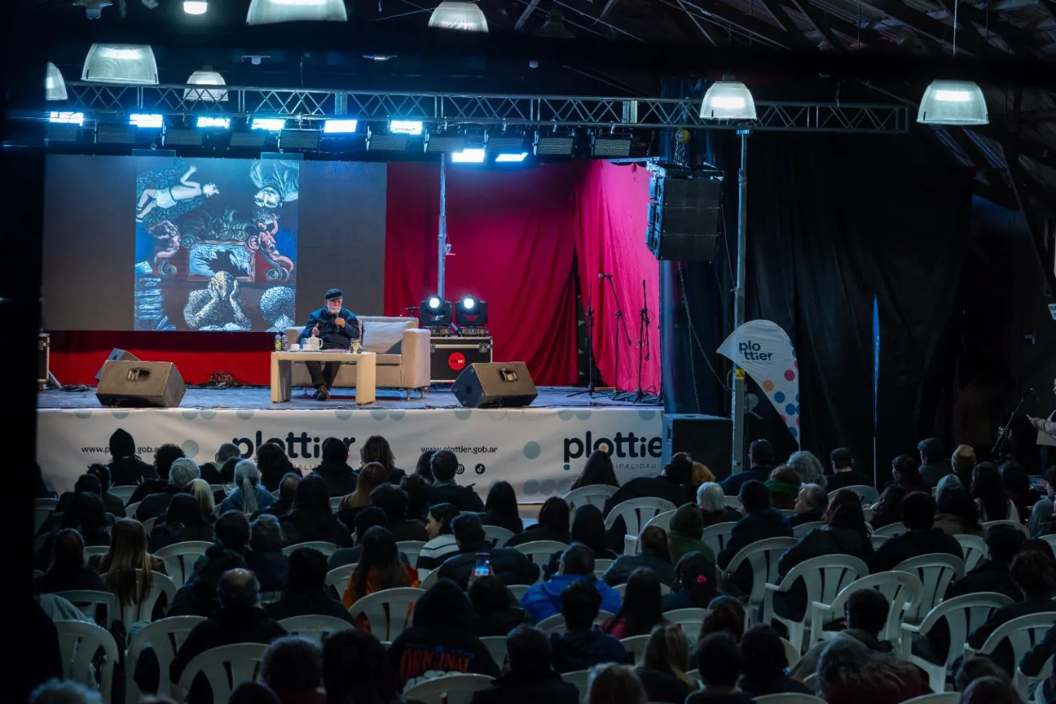 Imagen de Con una masiva convocatoria, culminó la 12.ª edición de la Feria del Libro en Plottier